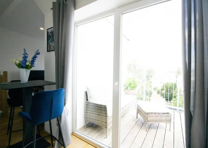 Sunny & Cozy Penthouse With Balcony L Dg4\'14