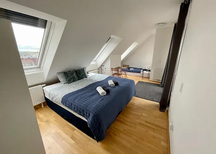 Eca Rooftop Live - Private Rooms & Serviced Apartments