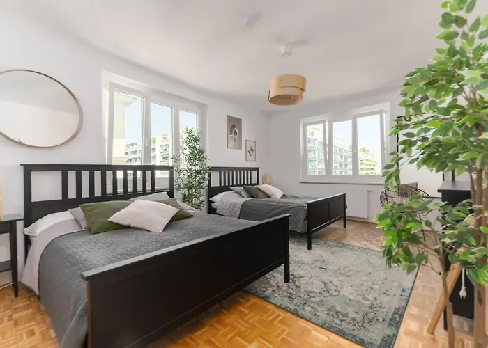 King Bed Home, 3 Bed Rooms, Perfect For Long Term Stay