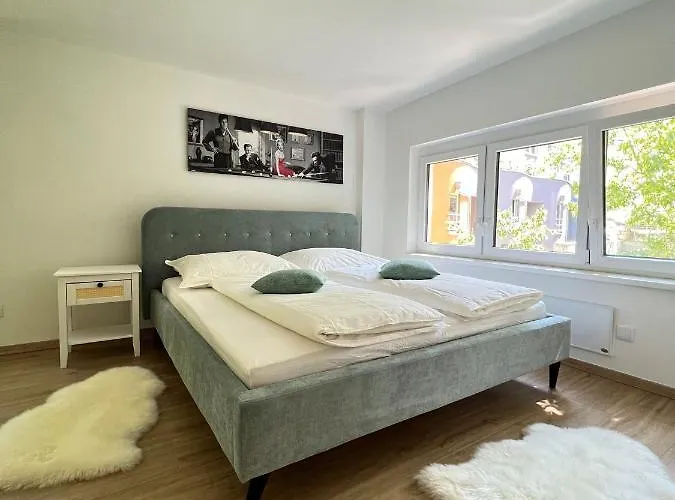Charming Townhouse Directly By Metro
