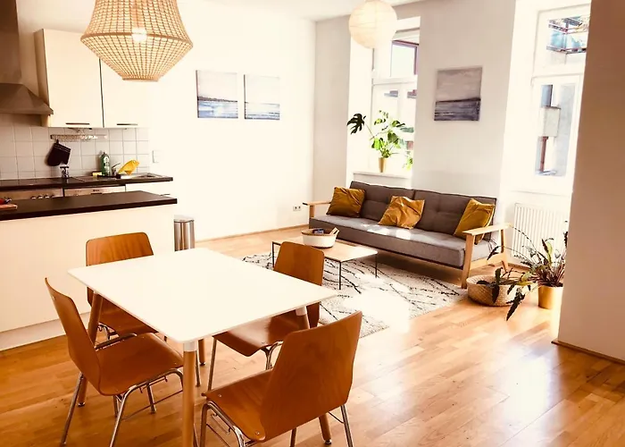Helle 4 Zimmer Familien-Wohnung mit Balkon! Schloss Schönbrunn in Gehdistanz