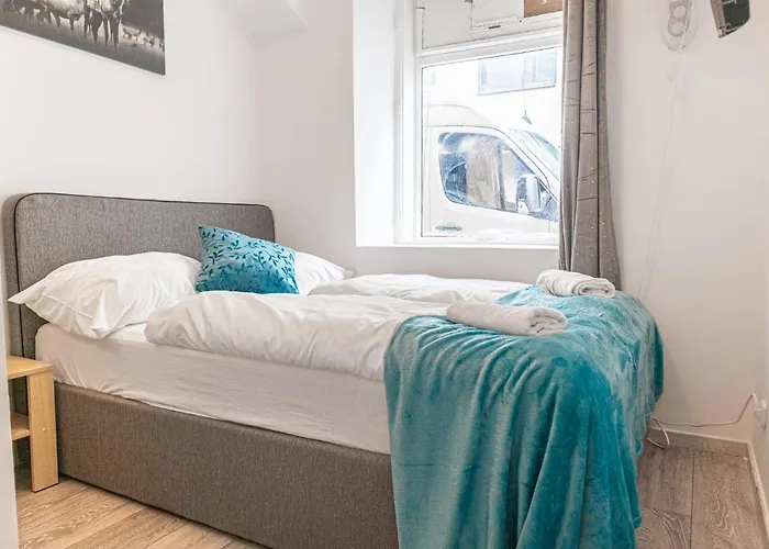Joyful Room Near Hauptbahnhof