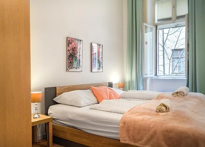 Stunning 2Br Neighboring Apts.Perfect For 8 Guests