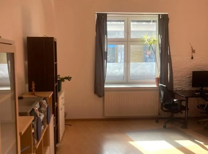 Geraeumige, Funktionale, Schlichtere, Preiswerte Unterkunft