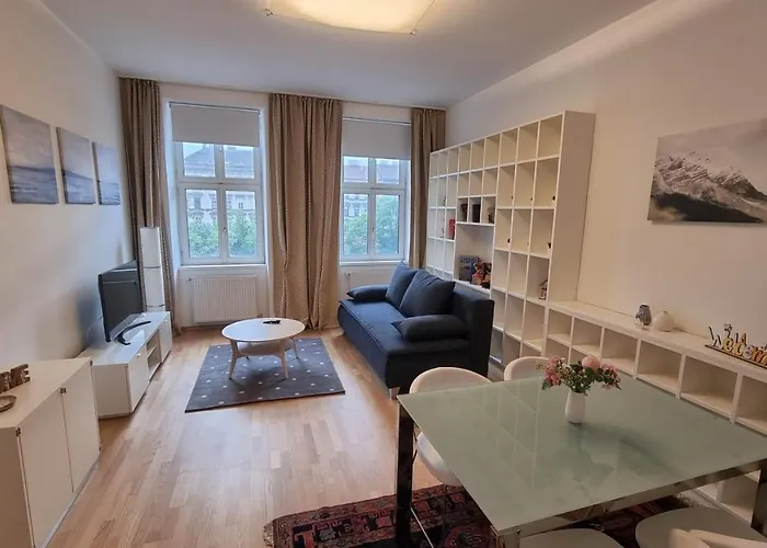 Sunny Apartment Next To Metro 1Br