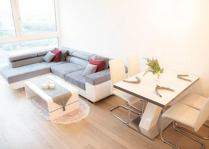Restify10 - Skyline View - Fitness - Garge - Modern