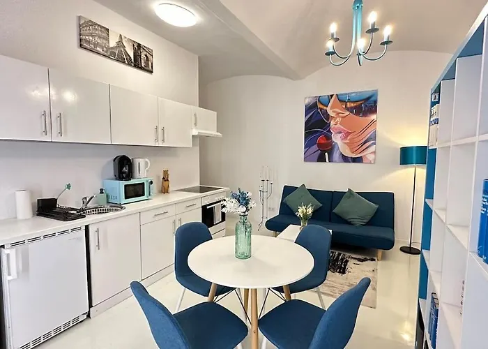 C\'Est La Vie A Paris Apartment