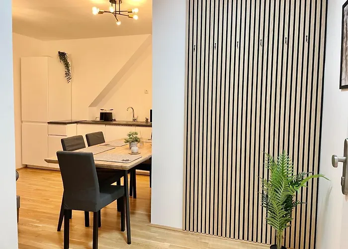 Modern Rooftop Apartment With Balcony - Free Parking