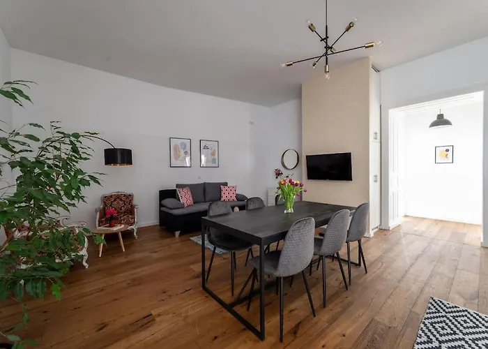 Spacious 2Br By Metro And Center By Hm