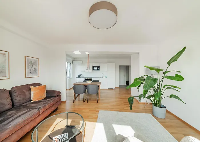 Central 60M2 Suite 10 Min Walk From Main Station