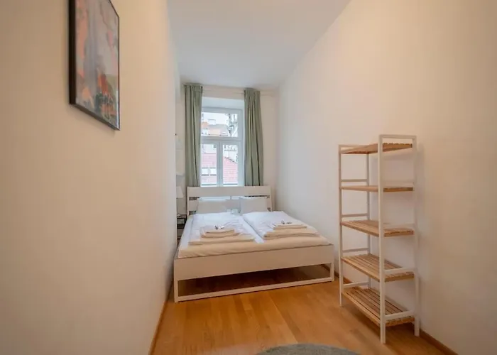 Spacious Apartment Mitten In Wien