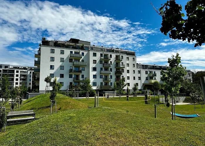 2-Zimmer Wohnung In Oberlaa Mit Privatem Tiefgaragen Platz