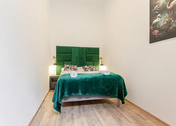 18 Min To City Center Via U3 - Lovely 1Br Ground Floor Gem