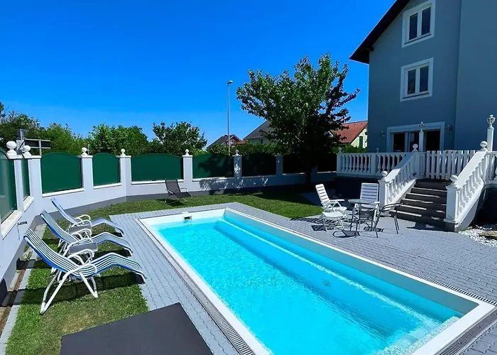 Luxurioeses Apartment Mit Pool