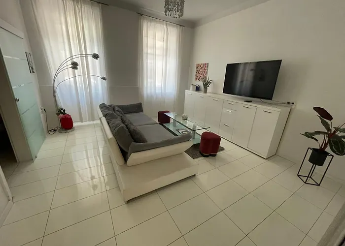Grosszuegiges 85M2 City-Apartment - 2 Schlafraeume, Hundefreundlich, Westbahnhof Naehe T4