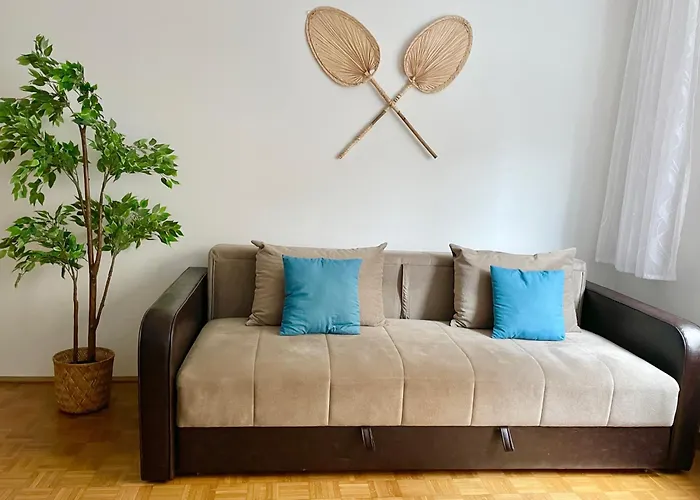 Spacious Flat Near Akh And Metro