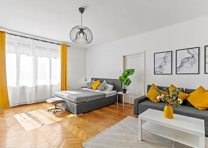 Zentrale Wohnung Fuer 12 Gaeste - 4 Schlafzimmer