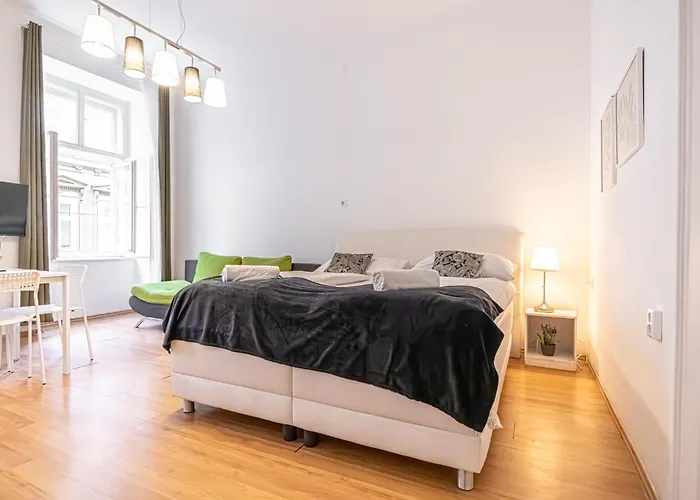 Comfortable 2Br Apt Central And Well Connected