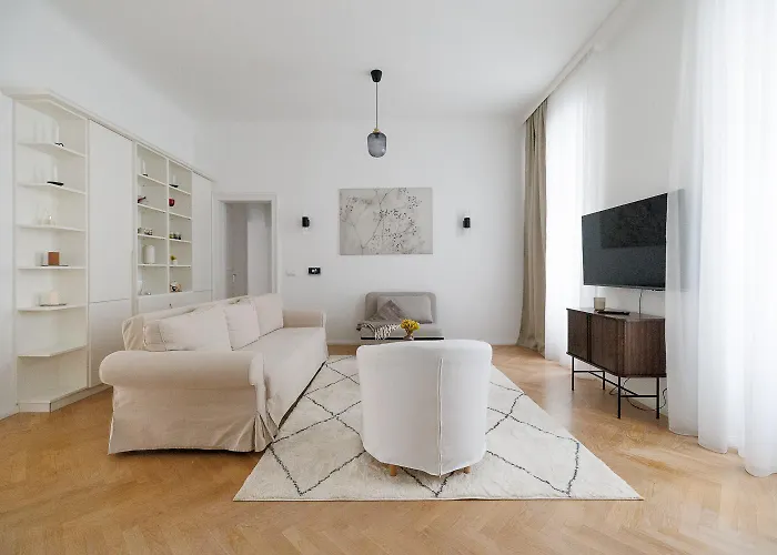 Ultra Spacious 3-Bedroom 3-Bath Steps From Vienna\'S Historic Heart