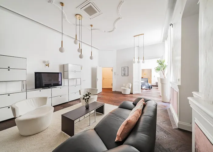 Luxury Designer Home In Center Of Vienna
