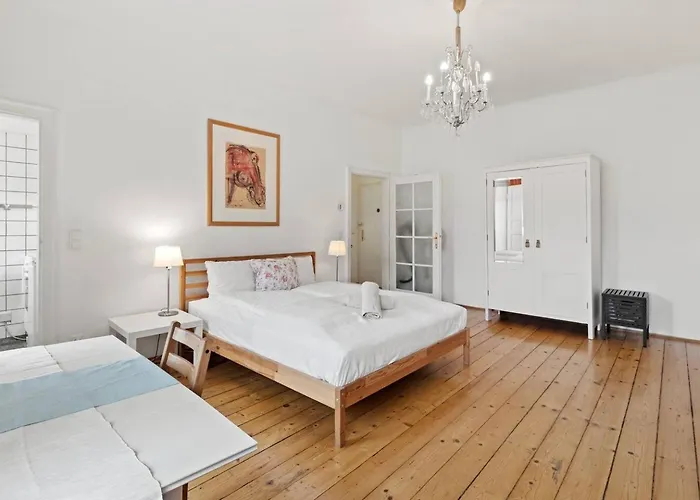 Chic 1-Br Apartment - Perfect Location