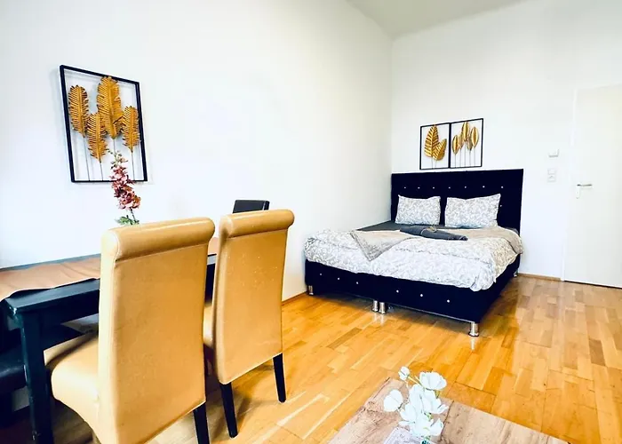 Comfy Rooms In A Shared Apartment, Only 17Min Walk To Schoenbrunn