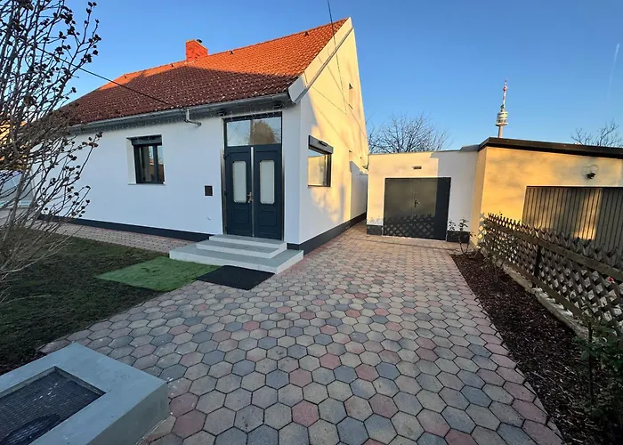 Villa In Vienna In Perfect Situaton Near Vic And Donau Park With Pool And Private Garden Sleeps 4 With 2 Bedrooms, Kitchen And Livingroom And Bath And Private Parking