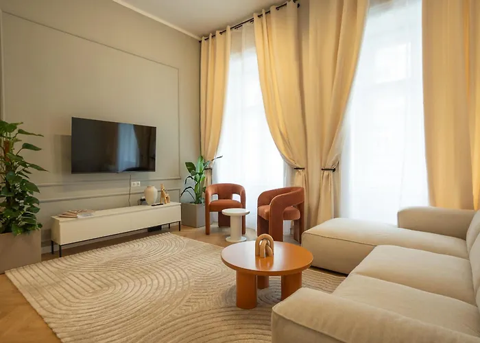 Chic & Cozy 104M2 Flat, Walk To Top Attractions