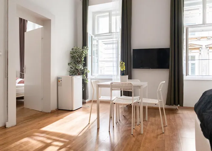Comfortable 2Br Apt Central And Well Connected