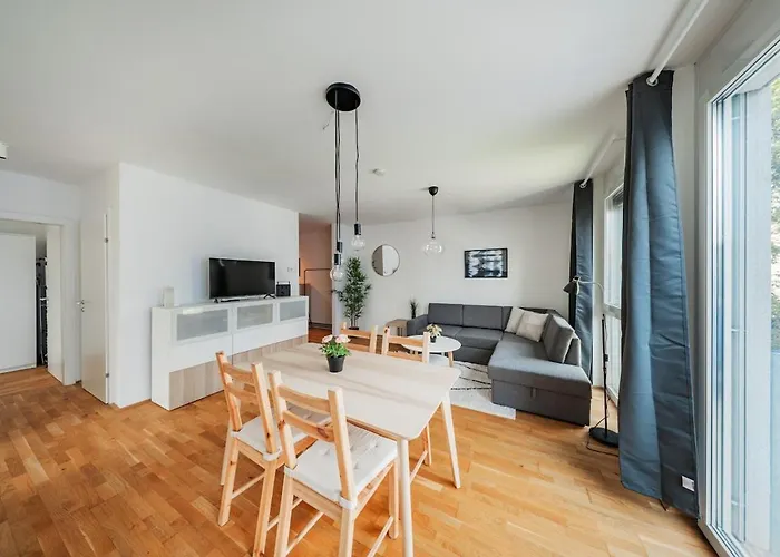 Great Apartment - 2 Bedrooms - With Parking