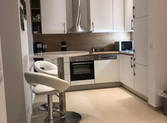 One Private Room In Luxury Apartment With Shared Kitchen And Shared Bathroom