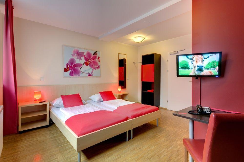 Hotel Meininger Hauptbahnhof 3*