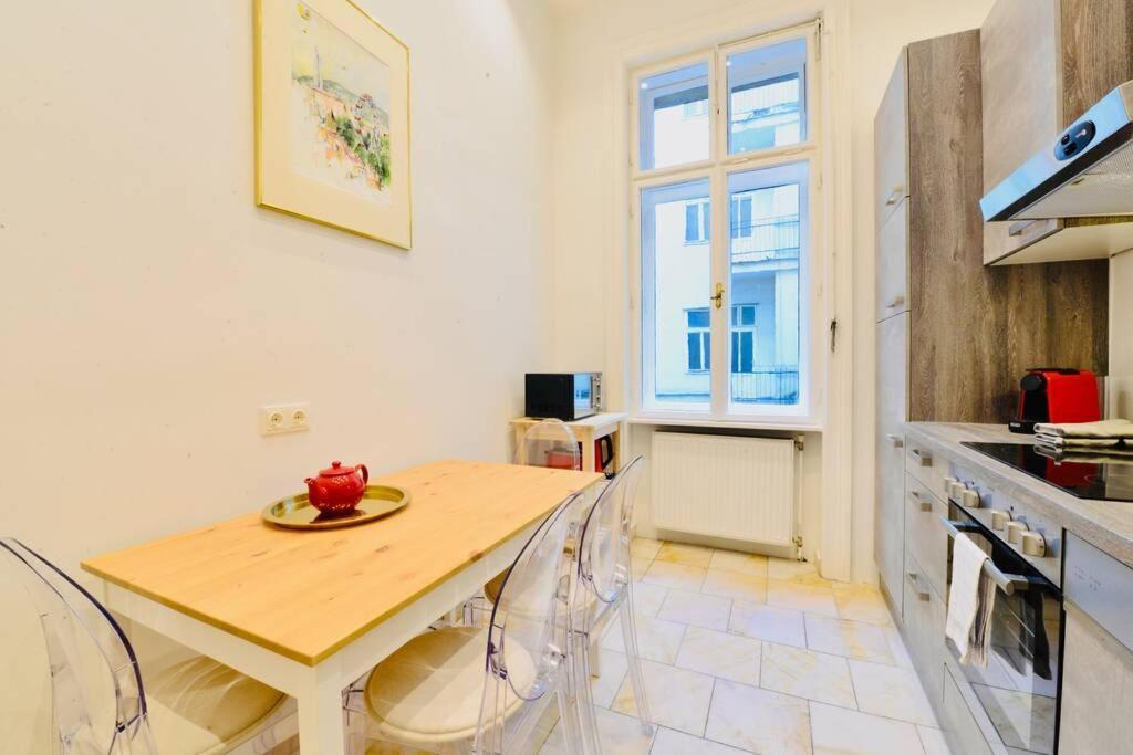Beautiful Viennese Flat In The Centre Apartment
