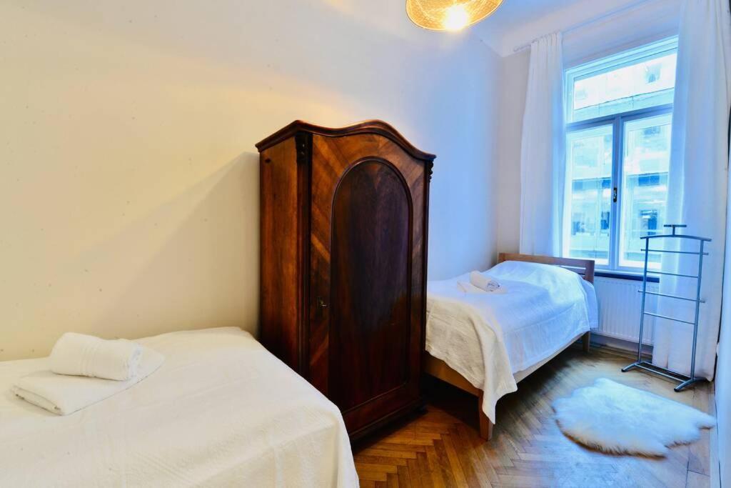 Beautiful Viennese Flat In The Centre *