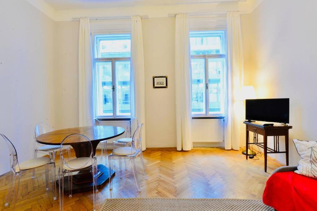 Beautiful Viennese Flat In The Centre * Vienna