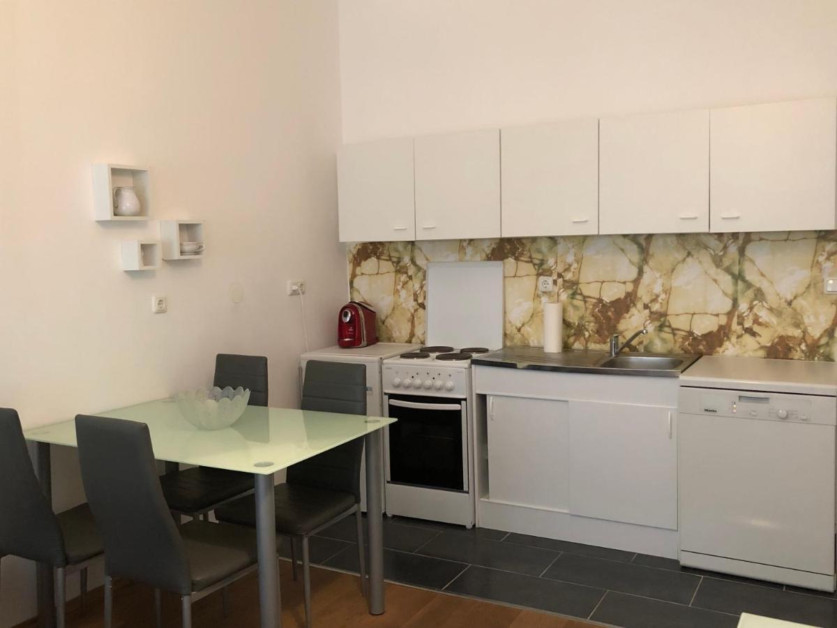 Green Apartment Apartment *