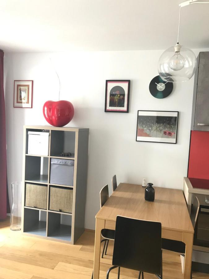 Apartment Red Flower With Pool - 5 Min To Vienna