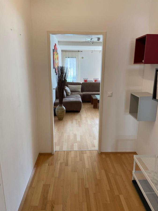 Bright With A Free Parking Garage @ Wienerberg Apartment *