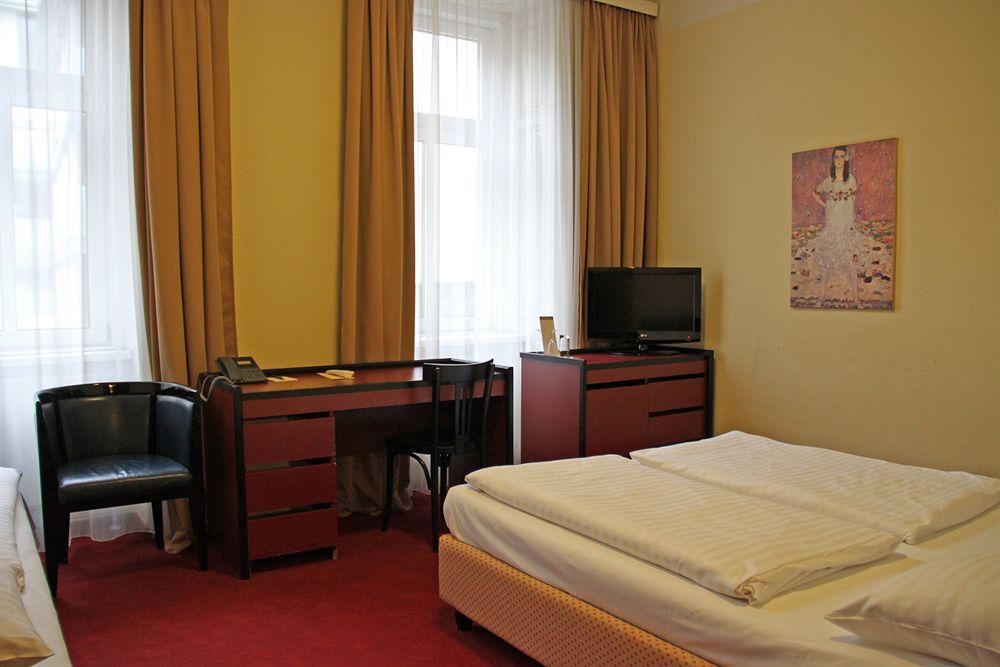 Fuerst Metternich Hotel 3*