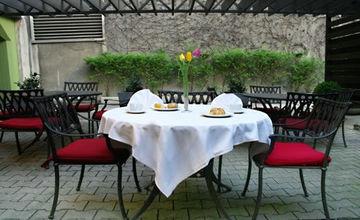 Mercure Raphael Hotel
