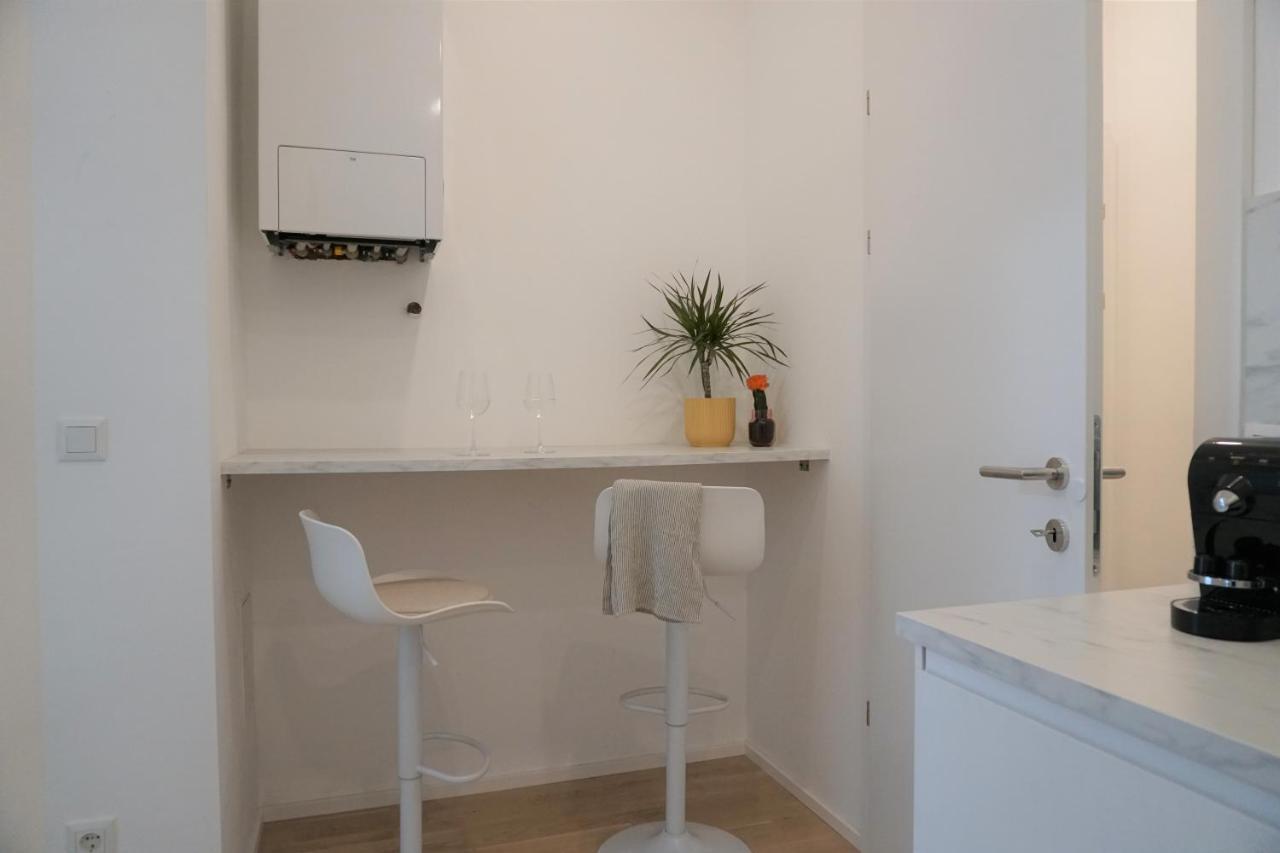 Modern 2br - Full Kitchen - Schoenbrunn Area - 15 Mins To Center Apartamento Viena