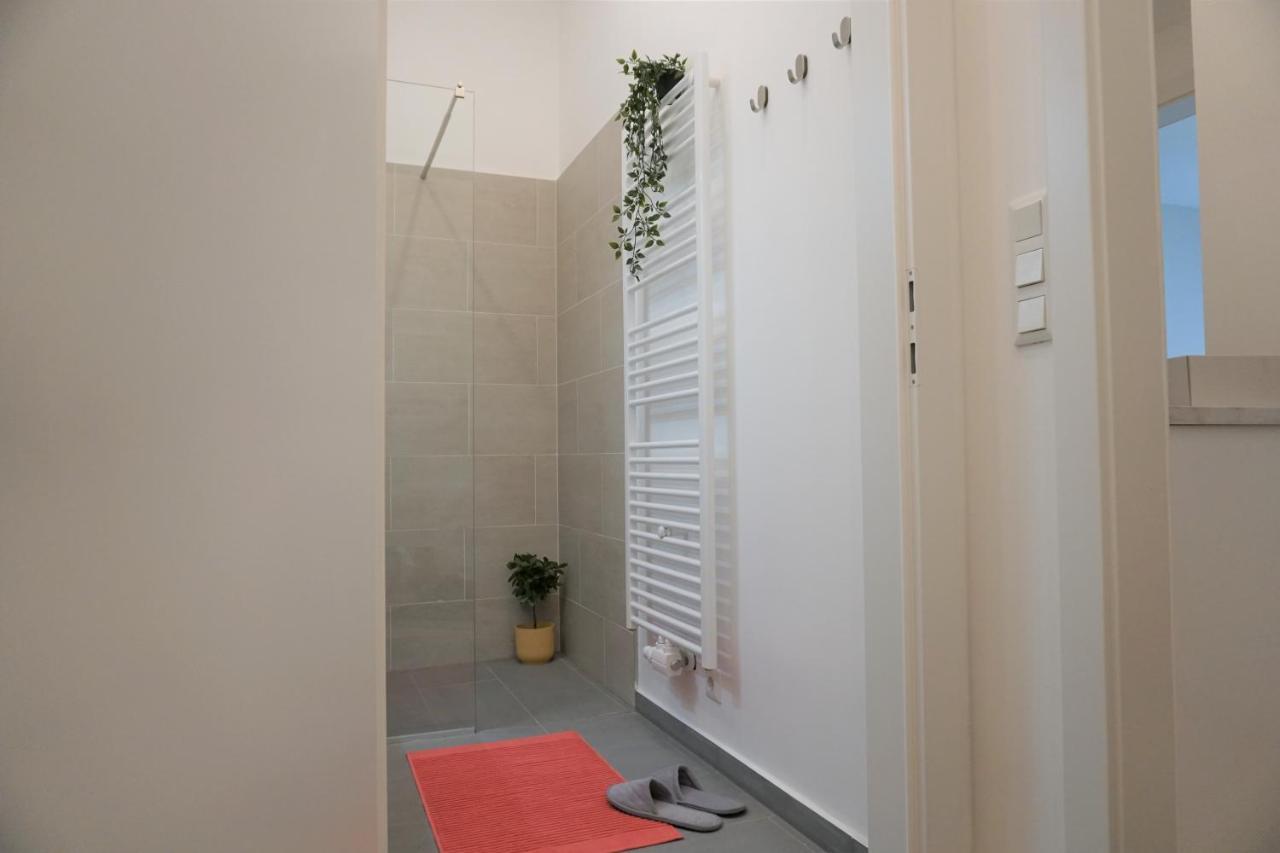 Modern 2br - Full Kitchen - Schoenbrunn Area - 15 Mins To Center * Viena