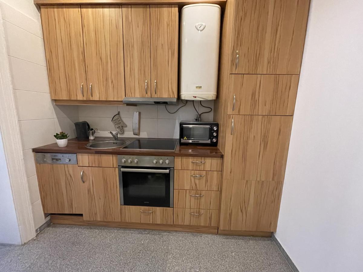 Central Sunny Flat With Free Parking Apartment *