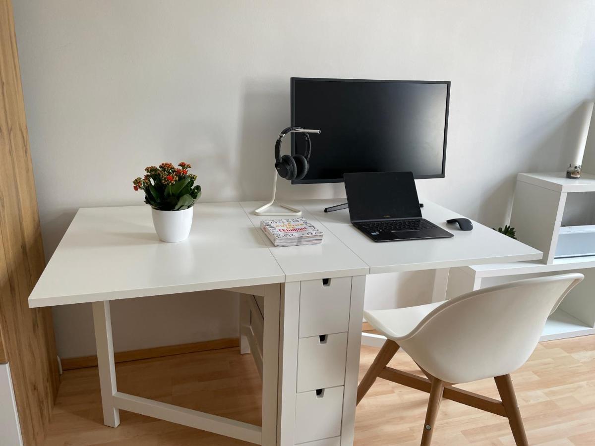Central Sunny Flat With Free Parking *
