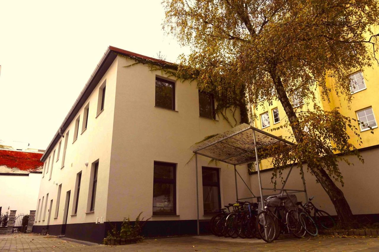 Studio U Parkplatz, Zentrale Ruhelage Neben Grunoase