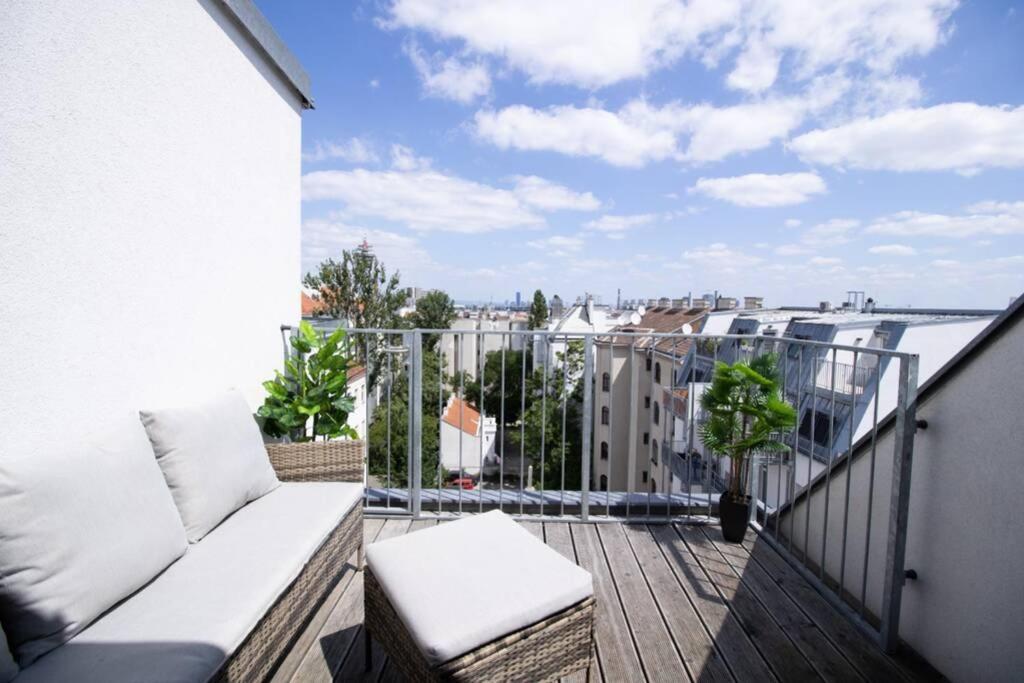 Sunny & Cozy Penthouse With Balcony L Dg4'14 * Vienna