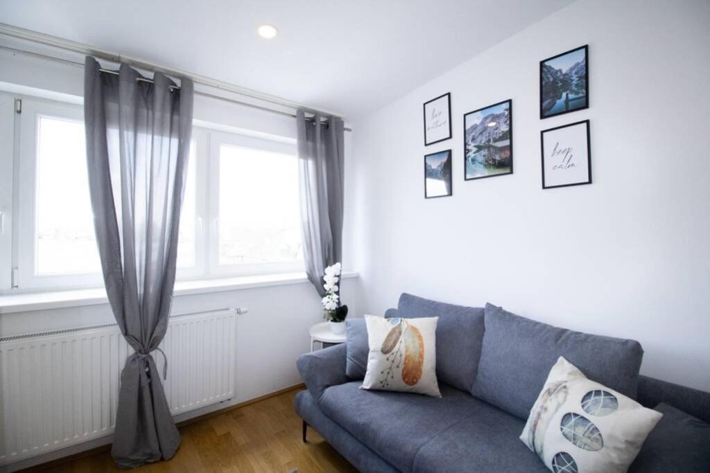 Sunny & Cozy Penthouse With Balcony L Dg4'14 * Vienna