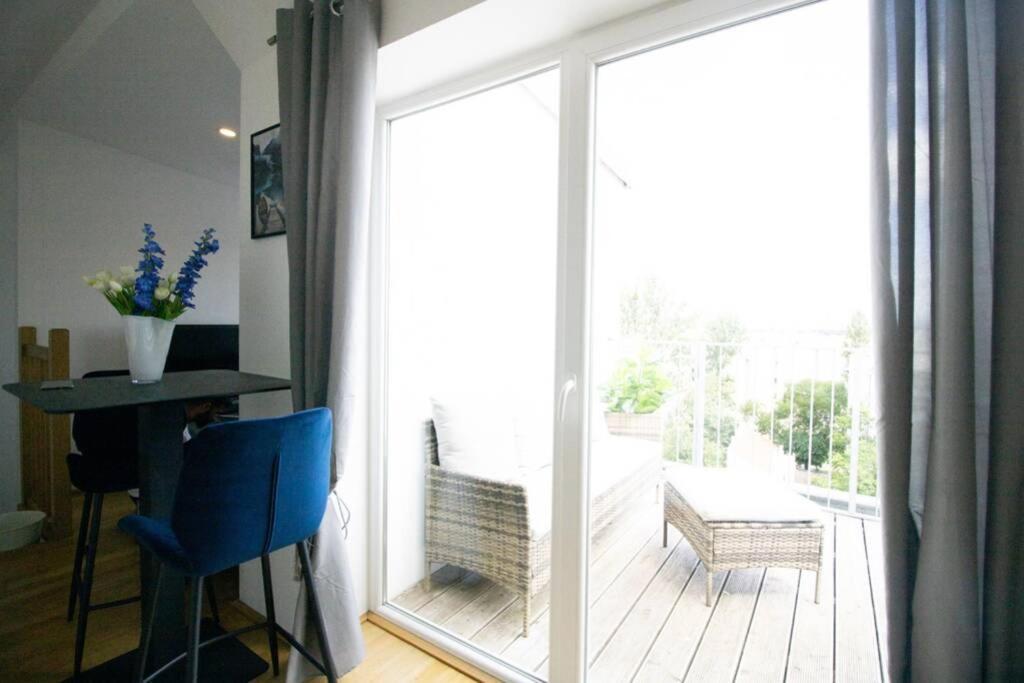 Sunny & Cozy Penthouse With Balcony L Dg4'14 * Vienna