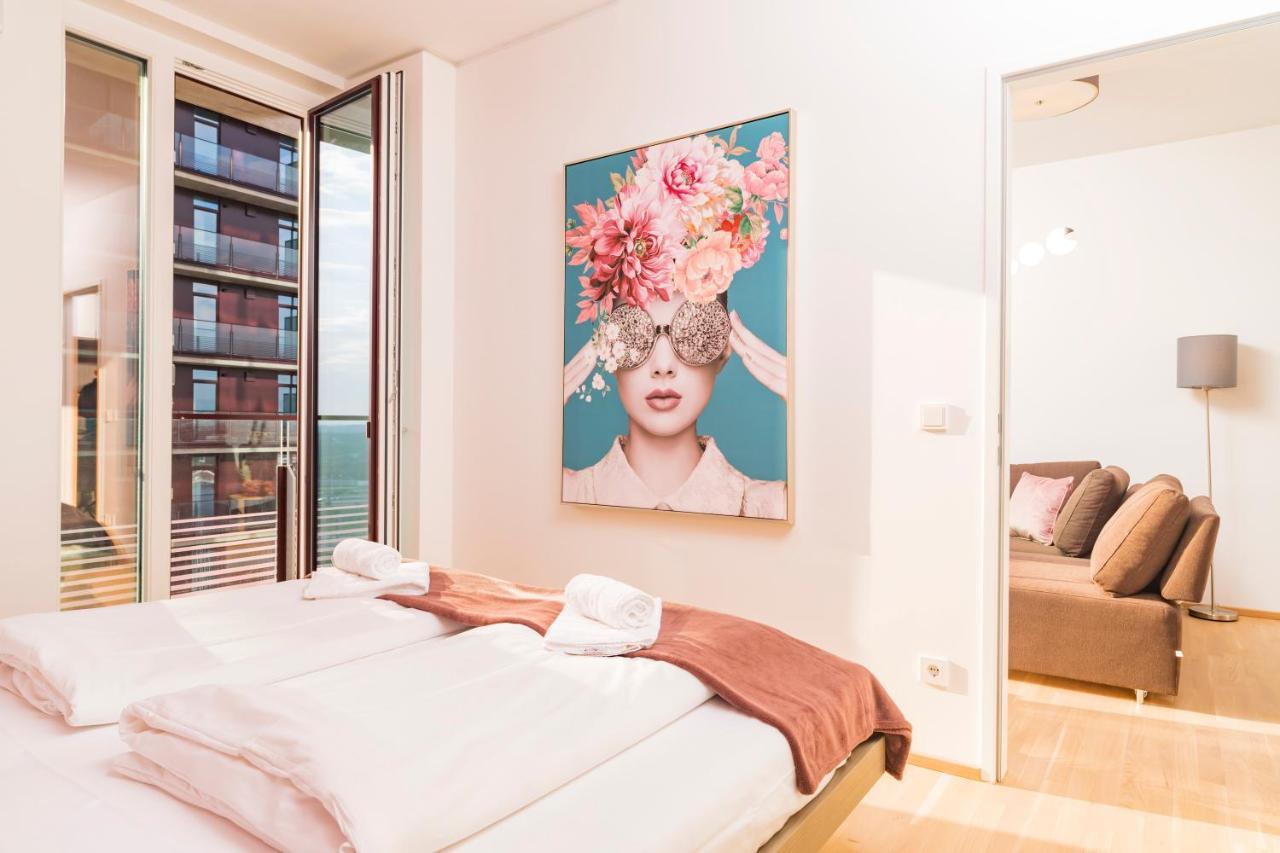 Triiiple Tower Dream With Rooftop-summer-pool Apartment Vienna