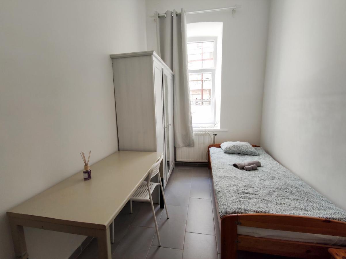 With Privat Shower In 3 Bed & Breakfast Vienna